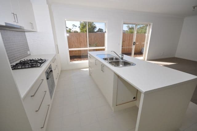 16 Knowles Court, BANNOCKBURN VIC 3331, Bannockburn - Thumbnail 2
