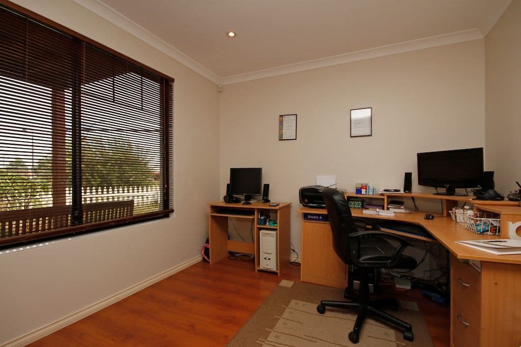 27a  Coonawarra Drive, CAVERSHAM WA 6055, Caversham - Thumbnail 5