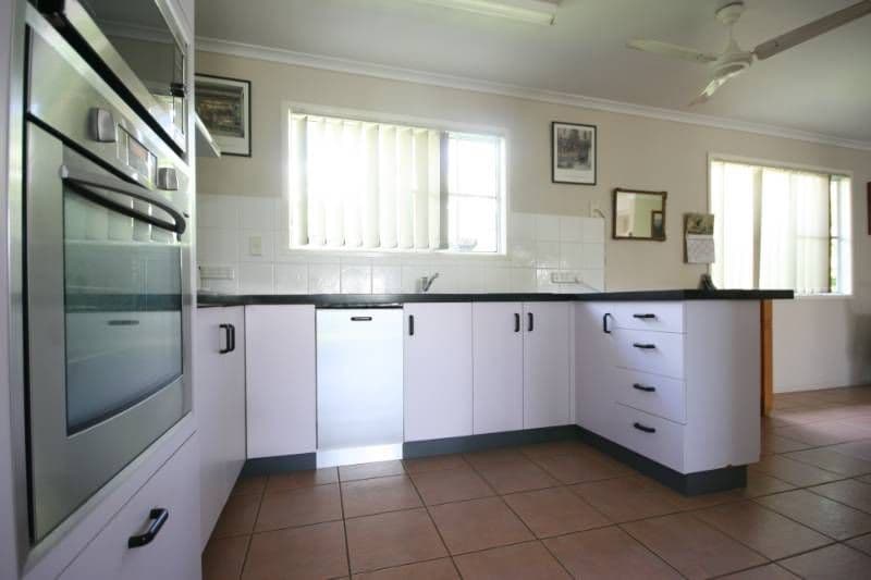 8 Brooksfield, SARINA BEACH QLD 4737, Sarina Beach - Thumbnail 2