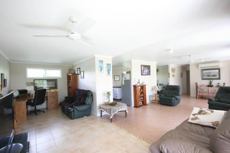 8 Brooksfield, SARINA BEACH QLD 4737, Sarina Beach - Thumbnail 4