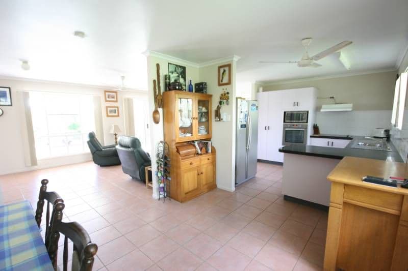 8 Brooksfield, SARINA BEACH QLD 4737, Sarina Beach - Thumbnail 5