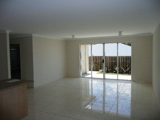 20 Aldgate Crescent, PACIFIC PINES QLD 4211, Pacific Pines - Thumbnail 2
