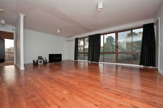 14 Garrad Court, CHARNWOOD ACT 2615, Charnwood - Thumbnail 2