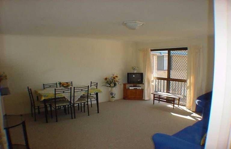 30 Falkinder Avenue, PARADISE POINT QLD 4216, Paradise Point - Thumbnail 2
