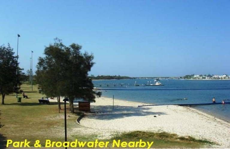 30 Falkinder Avenue, PARADISE POINT QLD 4216, Paradise Point - Thumbnail 6