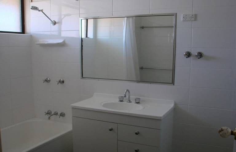 30 Falkinder Avenue, PARADISE POINT QLD 4216, Paradise Point - Thumbnail 4