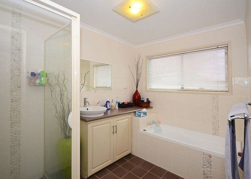 15 Michelle Drive, POINT VERNON QLD 4655, Point Vernon - Thumbnail 6
