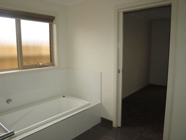 64 Queens Road, WARRNAMBOOL VIC 3280, Warrnambool - Thumbnail 3