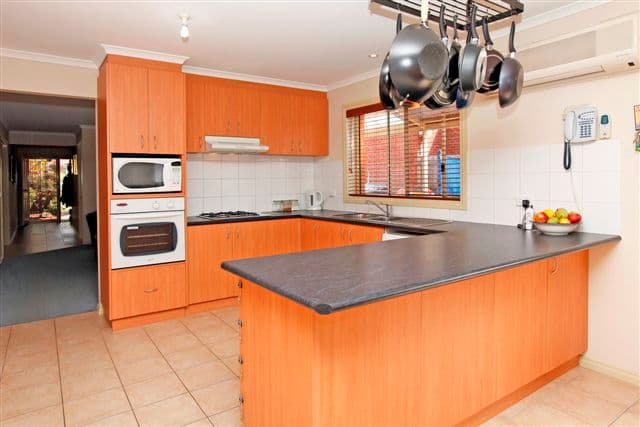 17 Merrivale Place, ROXBURGH PARK VIC 3064, Roxburgh Park - Thumbnail 2