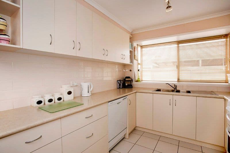 31 Carbine Drive, ST ALBANS PARK VIC 3219, St Albans Park - Thumbnail 2
