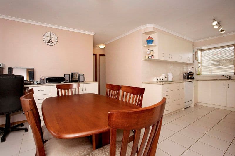 31 Carbine Drive, ST ALBANS PARK VIC 3219, St Albans Park - Thumbnail 5