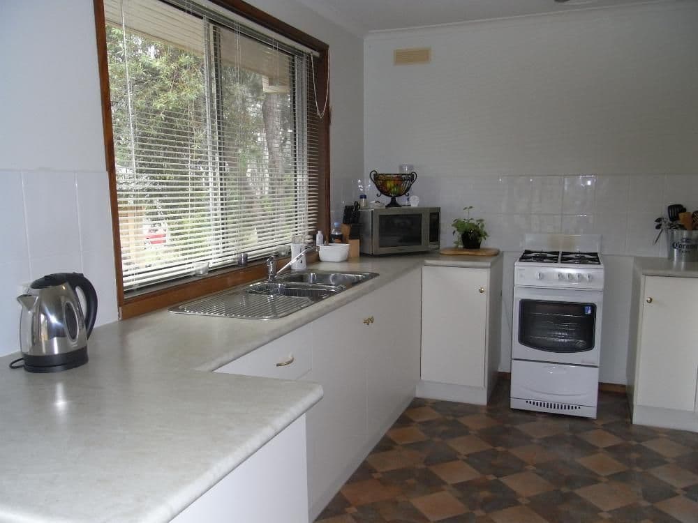 13 TableTop Court, THURGOONA NSW 2640, Thurgoona - Thumbnail 2