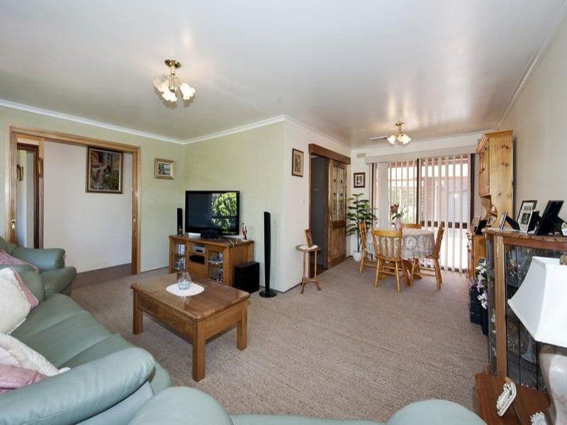 49 Virginia Crescent, BUNDOORA VIC 3083, Bundoora - Thumbnail 2