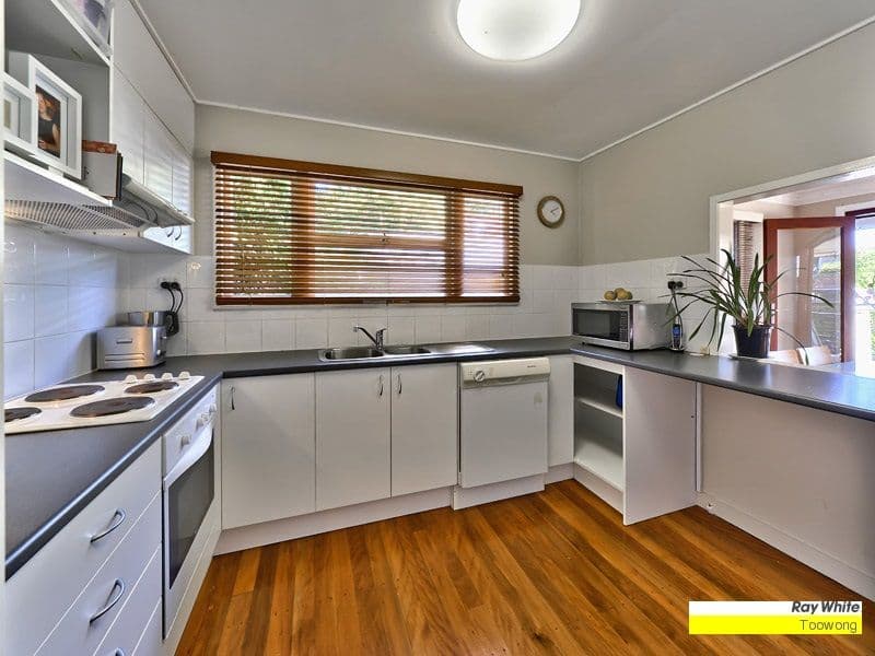 3 Todd Street, TARINGA QLD 4068, Taringa - Thumbnail 4