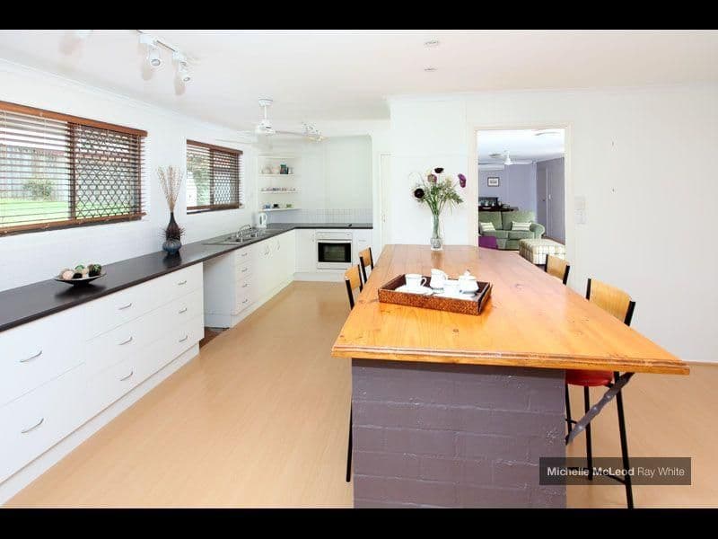 10 Dulhunty Street, CHAPEL HILL QLD 4069, Chapel Hill - Thumbnail 5