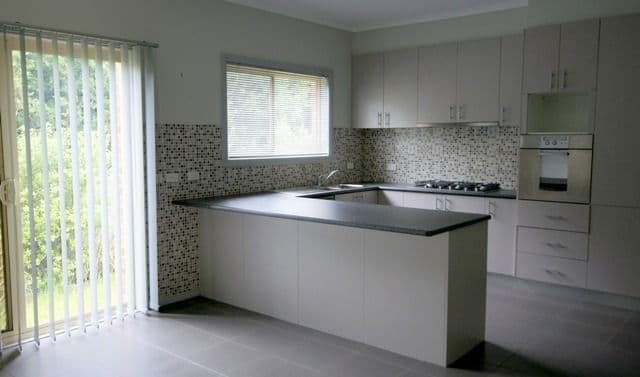 Unit 2, 11 Smethurst Avenue, PAKENHAM VIC 3810, Pakenham - Thumbnail 2