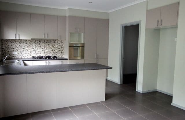 Unit 2, 11 Smethurst Avenue, PAKENHAM VIC 3810, Pakenham - Thumbnail 3