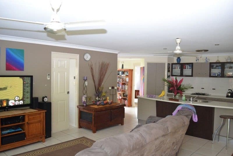 7 Booth Court, COOEE BAY QLD 4703, Cooee Bay - Thumbnail 4