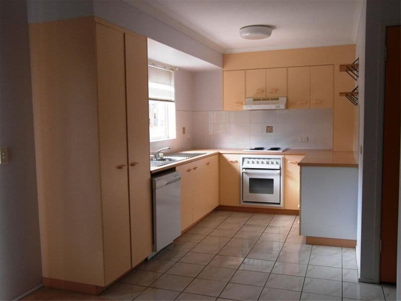 Unit 3, 31 Oswald Street, ALLENSTOWN QLD 4700, Allenstown - Thumbnail 3