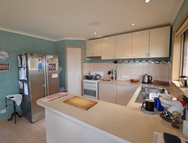 42 Monash Drive, SEYMOUR VIC 3660, Seymour - Thumbnail 4