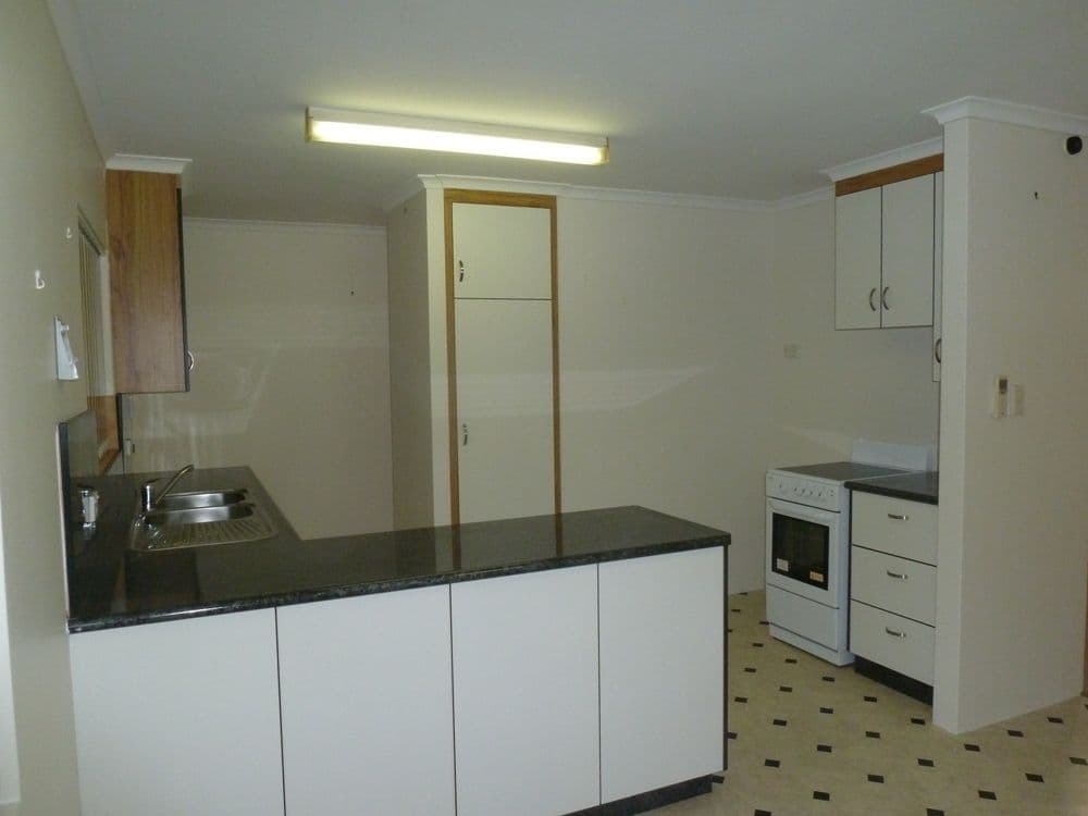 9 Trogolby Street, SOUTH MACKAY QLD 4740, South Mackay - Thumbnail 2