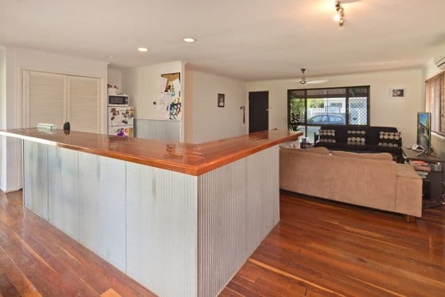 42 Allambi Avenue, BROADBEACH WATERS QLD 4218, Broadbeach Waters - Thumbnail 8