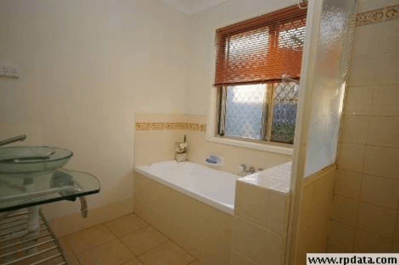 2  Tammar Close, DOOLANDELLA QLD 4077, Doolandella - Thumbnail 3