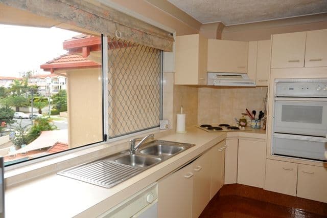 14 'Jubilee Views', 16 Jubilee Avenue, BROADBEACH QLD 4218, Broadbeach - Thumbnail 3
