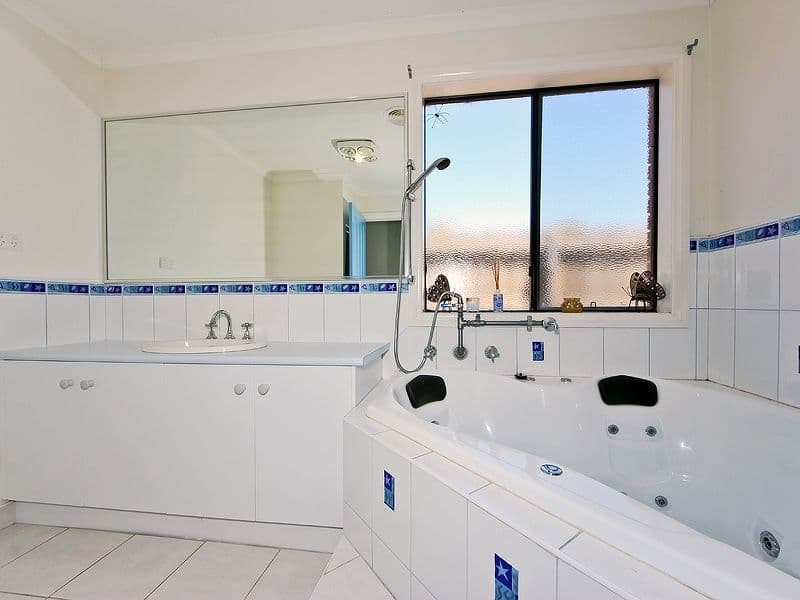 16 Lucy Close, TARNEIT VIC 3029, Tarneit - Thumbnail 2