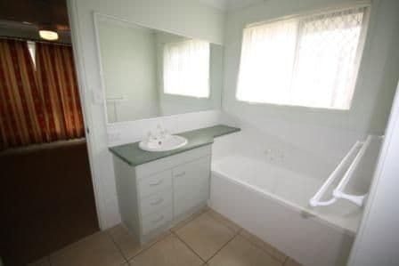  13 Willson Avenue, MUNDUBBERA QLD 4626, Mundubbera - Thumbnail 3