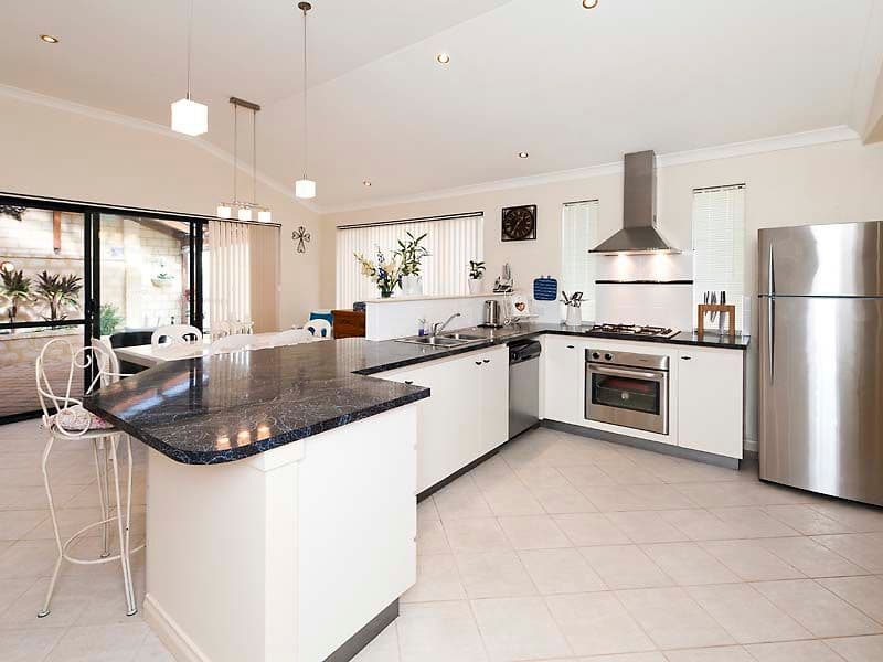 22 Greenland Boulevard, CANNING VALE WA 6155, Canning Vale - Thumbnail 4