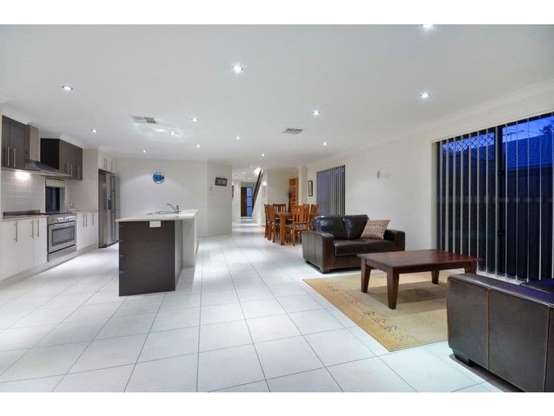 12 Saltburn Place, WAKERLEY QLD 4154, Wakerley - Thumbnail 3