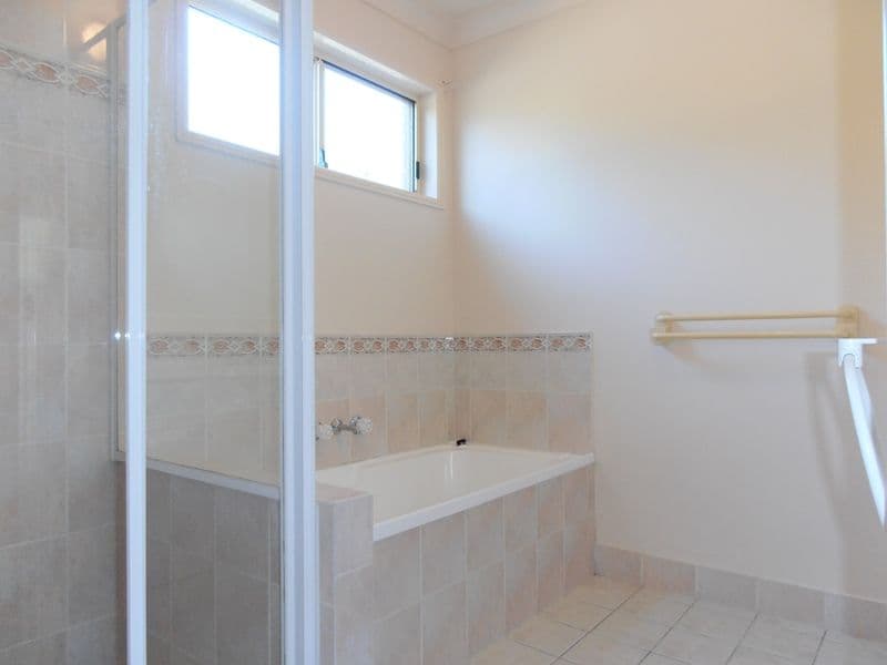 10 Moneghetti Place, CALAMVALE QLD 4116, Calamvale - Thumbnail 8