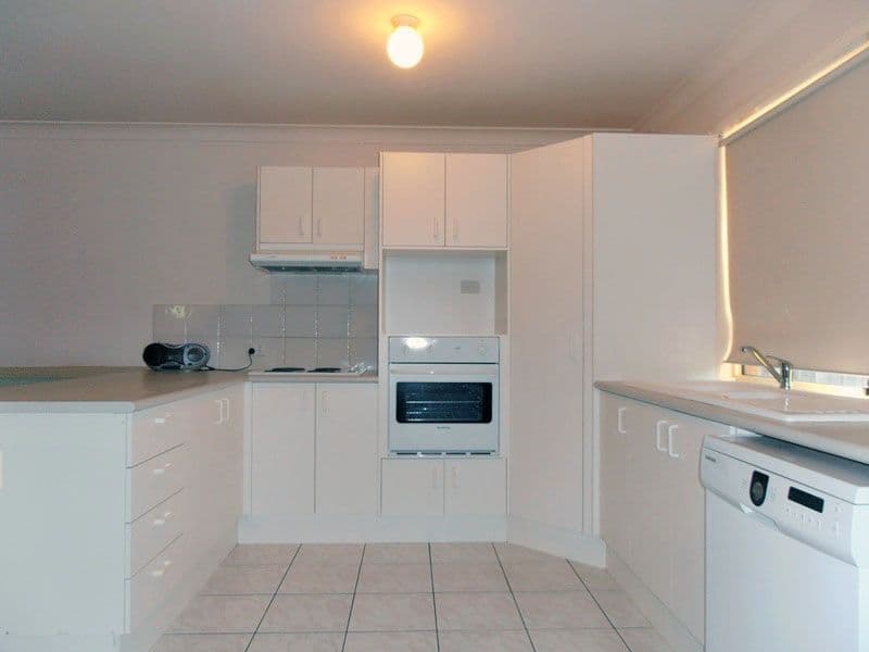 10 Moneghetti Place, CALAMVALE QLD 4116, Calamvale - Thumbnail 3