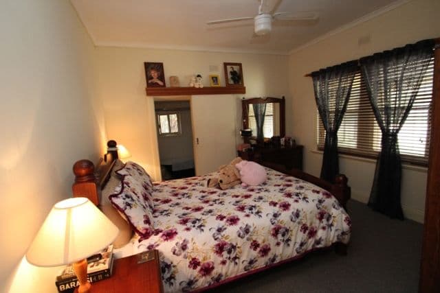 2 Warenda Road, CLARE SA 5453, Clare - Thumbnail 5