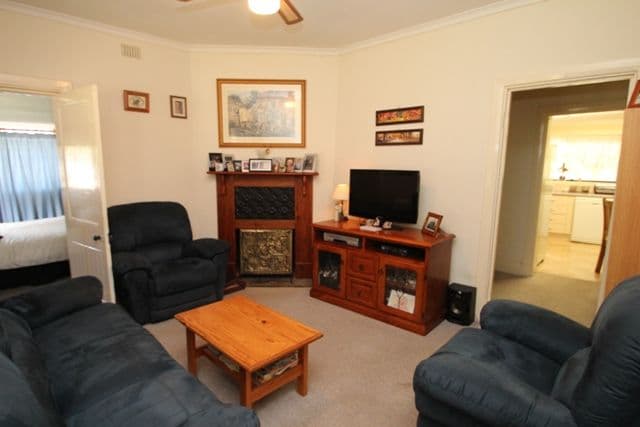 2 Warenda Road, CLARE SA 5453, Clare - Thumbnail 2