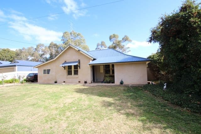 2 Warenda Road, CLARE SA 5453, Clare - Image 1