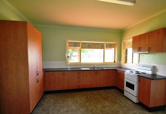 12 Longwood Road, AVENEL VIC 3664, Avenel - Thumbnail 2