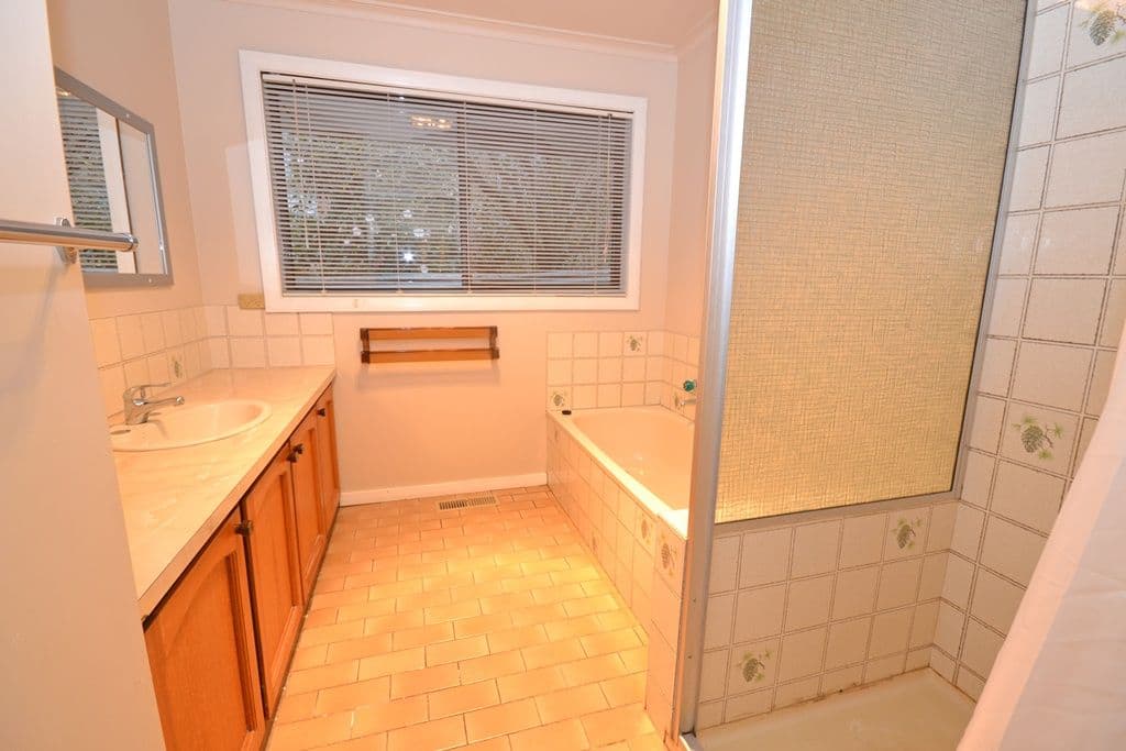 1 Hale Avenue, MOUNT CLEAR VIC 3350, Mount Clear - Thumbnail 6