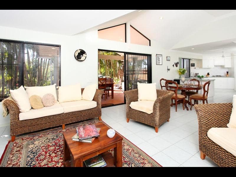 3 Whiteley Close, BROOKFIELD QLD 4069, Brookfield - Thumbnail 2
