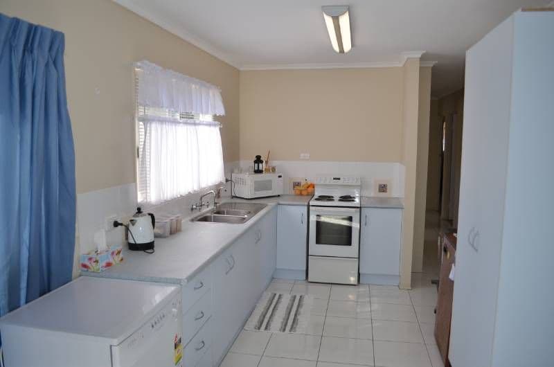 10 Acacia Court, KIN KORA QLD 4680, Kin Kora - Thumbnail 2
