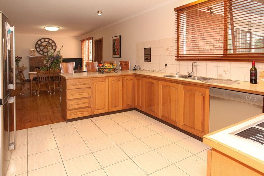 29 Craig Hill Drive, WHEELERS HILL VIC 3150, Wheelers Hill - Thumbnail 2