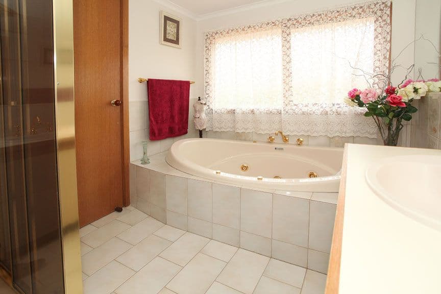 29 Craig Hill Drive, WHEELERS HILL VIC 3150, Wheelers Hill - Thumbnail 7