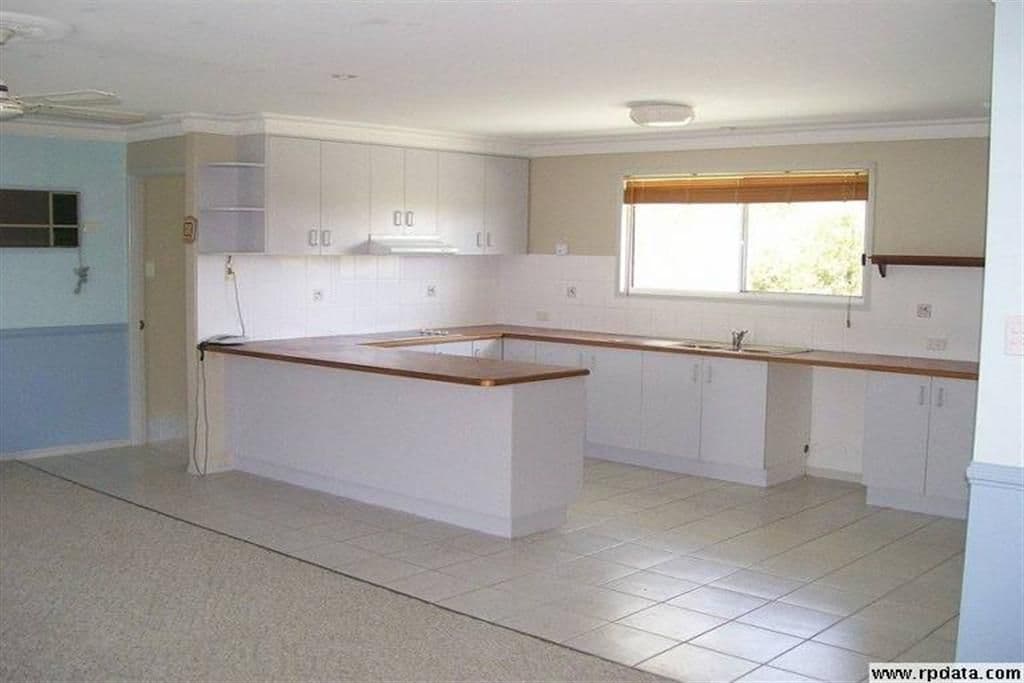 18 Faye Avenue, SCARNESS QLD 4655, Scarness - Thumbnail 2