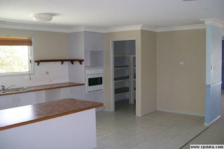 18 Faye Avenue, SCARNESS QLD 4655, Scarness - Thumbnail 4
