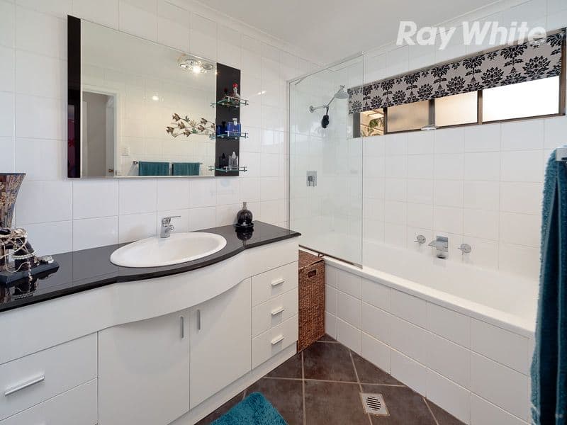 17 Hawkins Street, HOWLONG NSW 2643, Howlong - Thumbnail 4