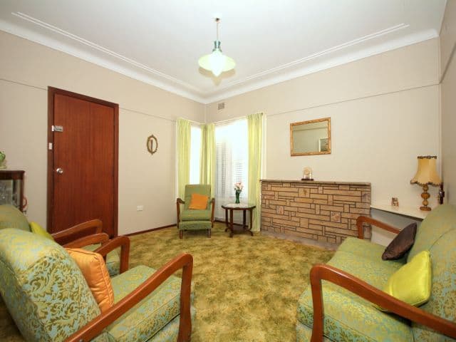 9 Simmat Avenue, CONDELL PARK NSW 2200, Condell Park - Thumbnail 4