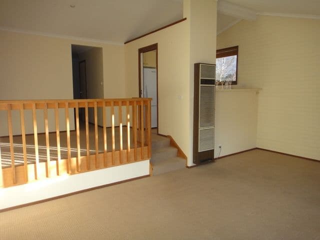 4/5 Lane Poole Place, YARRALUMLA ACT 2600, Yarralumla - Thumbnail 2