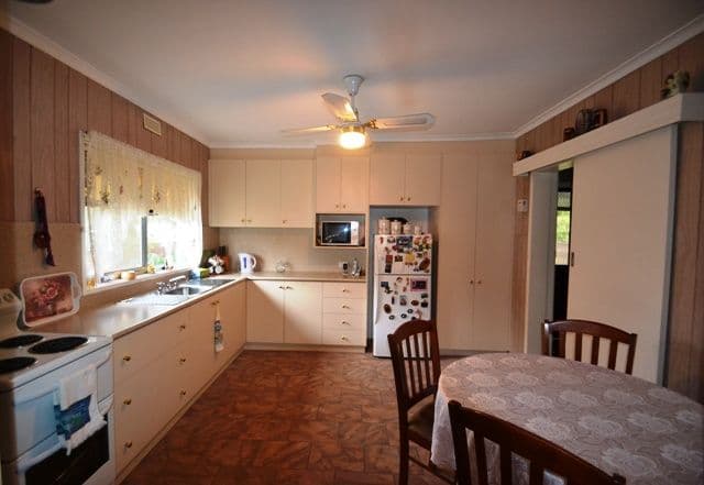 4 Piper Street, SEYMOUR VIC 3660, Seymour - Thumbnail 2