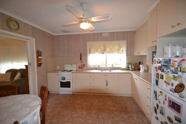 4 Piper Street, SEYMOUR VIC 3660, Seymour - Thumbnail 3